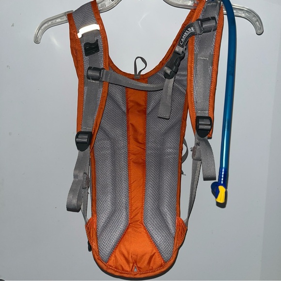 CamelBak Adult Rouge Hiking Camping Hydration Backpack 2 Liter Water Bladder - Picture 2 of 3